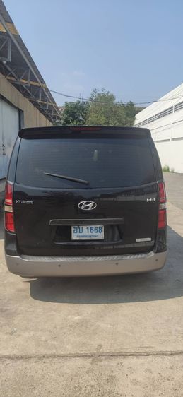 Hyundai H-1  2011 2.5 Deluxe Van ดีเซล ไม่ติดแก๊ส เกียร์อัตโนมัติ ดำ รูปที่ 3