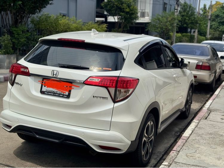รถ Honda HR-V 1.8 E สี ขาว