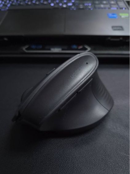 Ugreen แนวตั้ง 4000DPI 2.4G เมาส์ไร้สายตามหลักสรีรศาสตร์เงียบคลิก 4 สปีดปรับ 10M การส่งสัญญาณที่เสถียรสําหรับแล็ปท็อป PC Windows รูปที่ 2