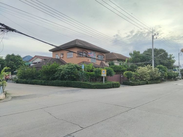 อื่นๆ มีบางส่วน บ้านเดี่ยว 2 ชั้น หลังหัวมุม ทำเลดี วิวสนามกอล์ฟไพน์เฮิร์สท รูปที่ 2