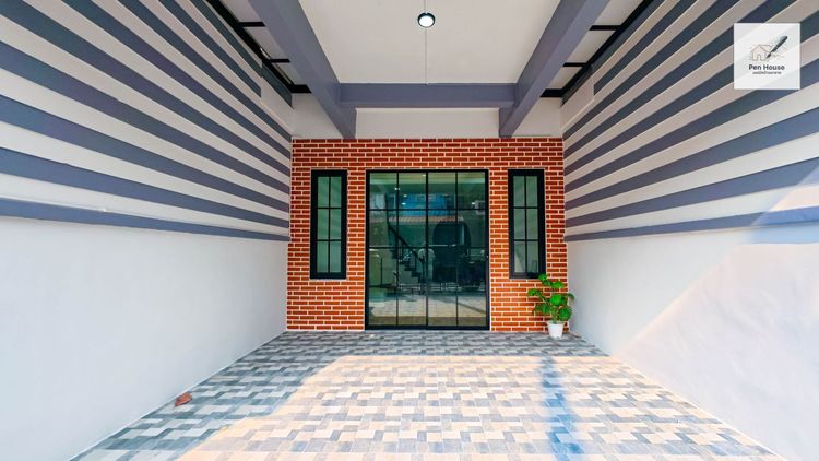 มีบางส่วน ขาย ทาวน์เฮ้าส์ 2 ชั้น หมู่บ้านเพชรไพลิน   2 ห้องนอน 2 ห้องน้ำ พื้นที่ 19 ตร.วา  รีโนเวทใหม่พร้อมเข้าอยู่ รูปที่ 2