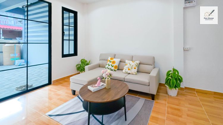 มีบางส่วน ขาย ทาวน์เฮ้าส์ 2 ชั้น หมู่บ้านเพชรไพลิน   2 ห้องนอน 2 ห้องน้ำ พื้นที่ 19 ตร.วา  รีโนเวทใหม่พร้อมเข้าอยู่ รูปที่ 4