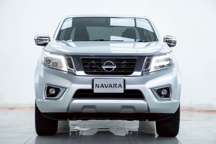 Nissan Navara 2017 2.3 Calibre E Pickup ดีเซล ไม่ติดแก๊ส เกียร์ธรรมดา เทา รูปที่ 4
