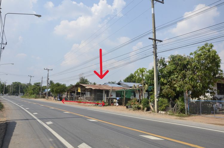 ไม่มี ขายที่ดินพร้อมบ้าน ใจกลางชุมชน ทำเลค้าขาย ติดถนนใหญ่ ด่านขุนทด