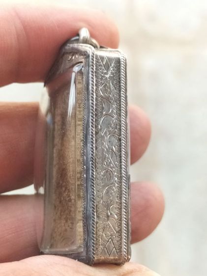 สมเด็จวัดระฆังพิมพ์เจดีย์เนื้อกระยาสารทสวยๆเก่าๆเลี่ยมเงินสวยๆ รูปที่ 3