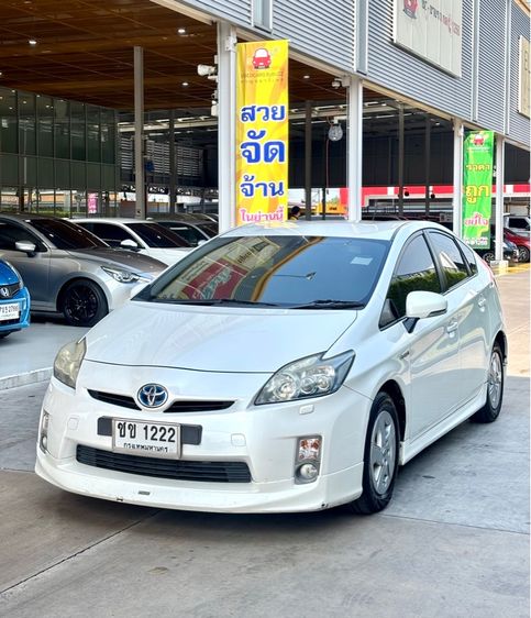 Toyota Prius 2011 1.8 Hybrid Top Grade Sedan ไฮบริด เกียร์อัตโนมัติ ขาว รูปที่ 2
