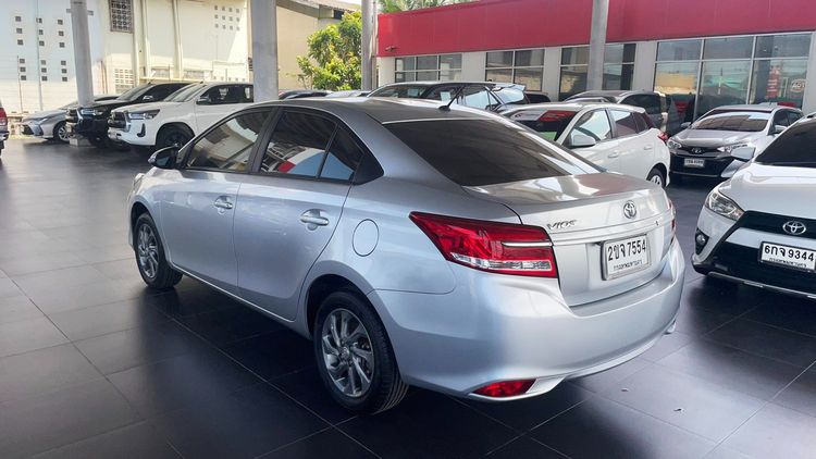 Toyota Vios 2021 1.5 Mid Sedan เบนซิน ไม่ติดแก๊ส เกียร์อัตโนมัติ เทา รูปที่ 4
