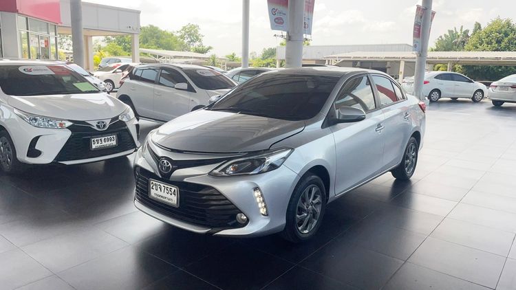 Toyota Vios 2021 1.5 Mid Sedan เบนซิน ไม่ติดแก๊ส เกียร์อัตโนมัติ เทา รูปที่ 2