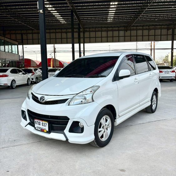 รถ Toyota Avanza 1.5 S Touring สี ขาว