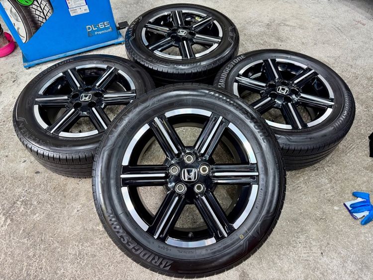 ล้อแม็ก HONDA HRV ขอบ 17”  ยาง BRIDGESTONE 215-60R17 ปี 23 พร้อมใช้งาน รูปที่ 2