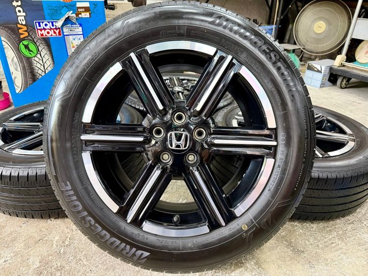 17" ล้อแม็ก HONDA HRV ขอบ 17”  ยาง BRIDGESTONE 215-60R17 ปี 23 พร้อมใช้งาน