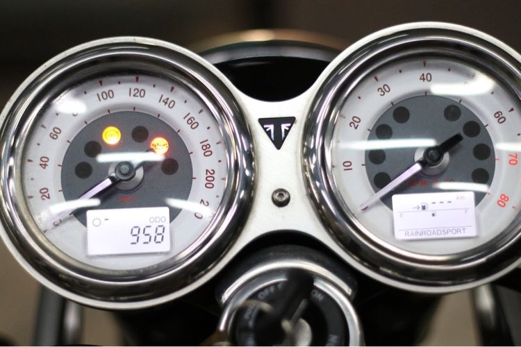 ขายTriumph TTR1200 ปี2016 วิ่ง900โล  รูปที่ 9