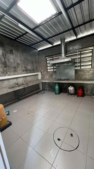 ขายอาคารพาณิชย์17.5ตรว. ทำเลทอง ใกล้บางแสน 3.85 ล้านบาท