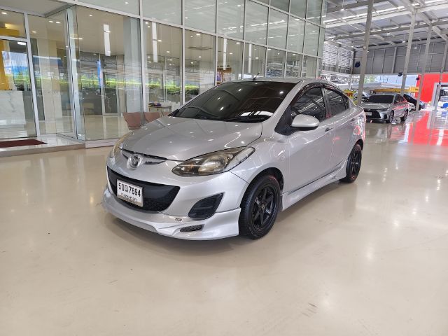รถ Mazda Mazda 2 1.5 Elegance Groove สี บรอนซ์เงิน
