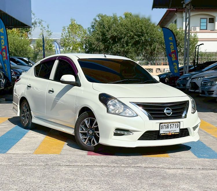 รถ Nissan Almera 1.2 E Sportech สี ขาว
