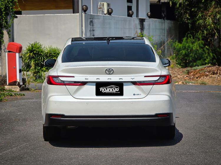 Toyota Camry 2025 2.5 HEV Premium Luxury Sedan ไฮบริด ไม่ติดแก๊ส เกียร์อัตโนมัติ ขาว รูปที่ 4
