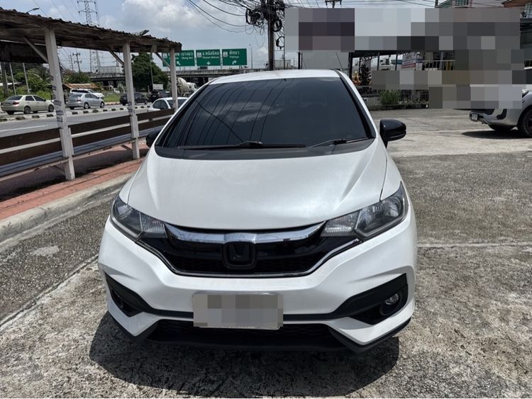 รถ Honda Jazz 1.5 V Plus i-VTEC สี ขาว