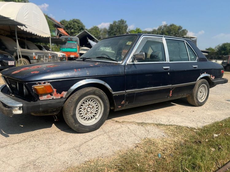 รถ BMW Series 5 520 สี น้ำเงิน