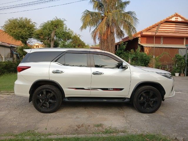 Toyota Fortuner 2016 2.8 TRD Sportivo ดีเซล เกียร์อัตโนมัติ ขาว รูปที่ 4