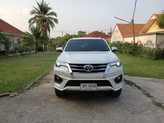 Toyota Fortuner 2016 2.8 TRD Sportivo ดีเซล เกียร์อัตโนมัติ ขาว รูปที่ 3