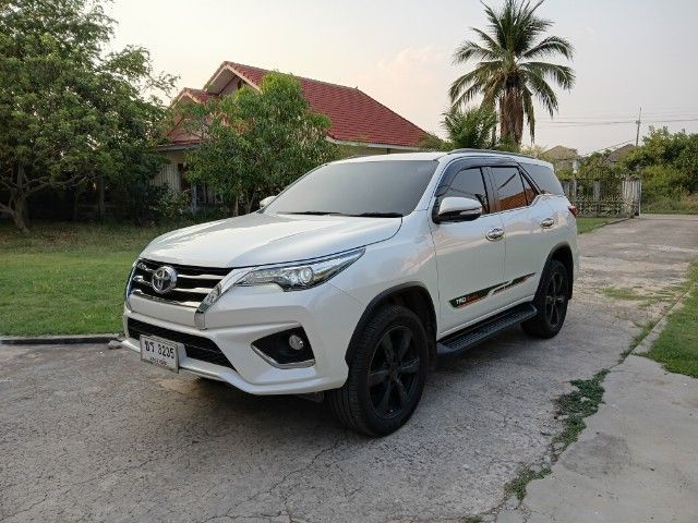 Toyota Fortuner 2016 2.8 TRD Sportivo ดีเซล เกียร์อัตโนมัติ ขาว รูปที่ 2