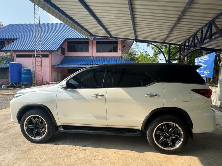 Toyota Fortuner 2016 2.8 V TRD Sportivo Black Top 4WD Utility-car ดีเซล ไม่ติดแก๊ส เกียร์อัตโนมัติ ขาว รูปที่ 3