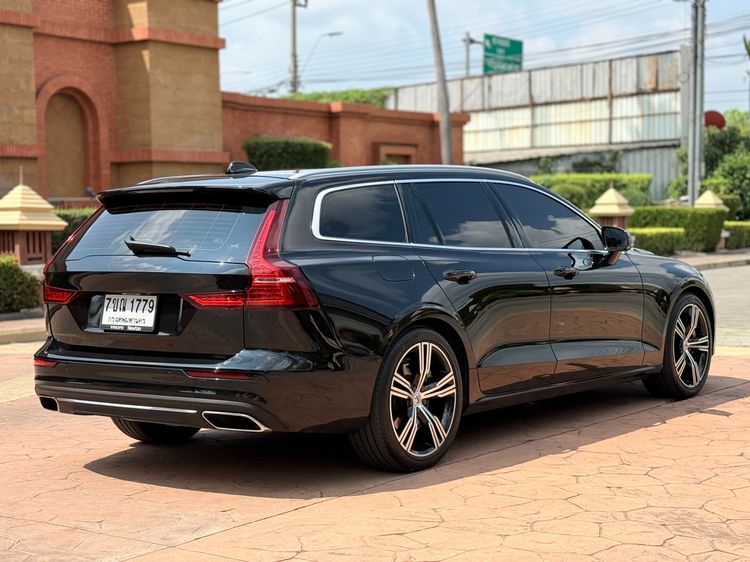 Volvo V60 2022 2.0 T8 Inscription 4WD Sedan ปลั๊กอินไฮบริด (PHEV) เกียร์อัตโนมัติ ดำ รูปที่ 4