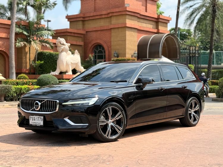 รถ Volvo V60 2.0 T8 Inscription 4WD สี ดำ