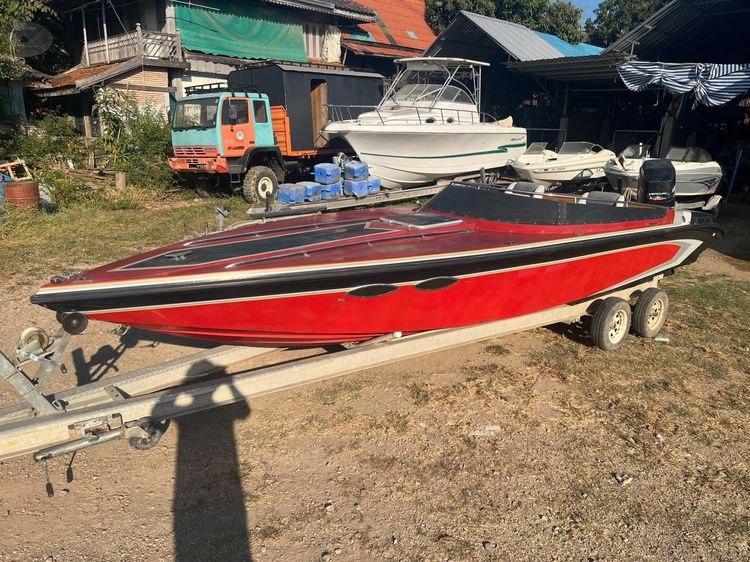 ขาย เรือนอก  hi performance   26 ฟุต เรือความเร็วสูง ทรงสวยมากๆ   มี ห้องนอน แถมเครื่อง mercury 250