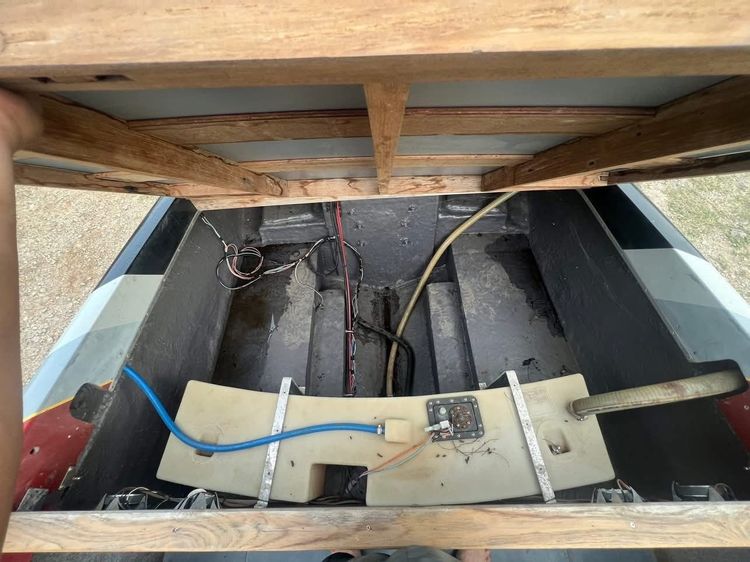 ขาย เรือนอก  hi performance   26 ฟุต เรือความเร็วสูง ทรงสวยมากๆ   มี ห้องนอน แถมเครื่อง mercury 250 รูปที่ 3