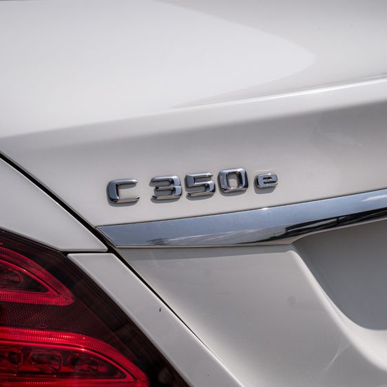 Mercedes-Benz C-Class 2017 C350e เบนซิน ขาว รูปที่ 2