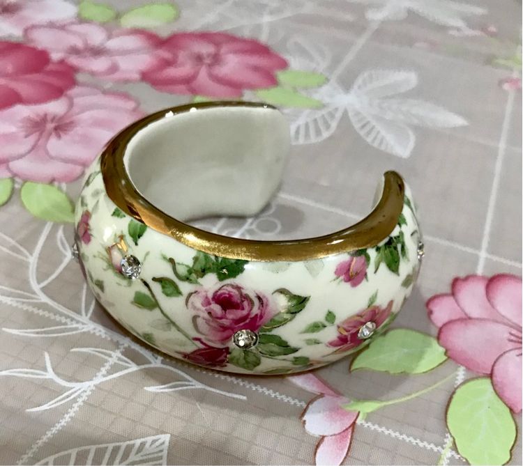 อื่นๆ เครื่องประดับต่างๆ กำไลกระเบื้อง ฝังพลอย สภาพดี