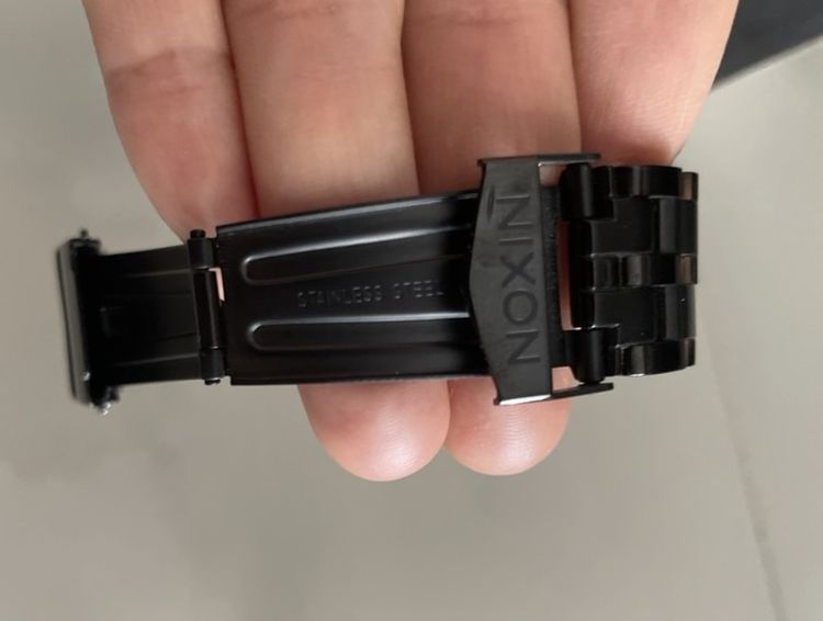 นาฬิกา NIXON แท้ สำหรับชายหรือหญิงได้ มือ2สภาพใหม่มากๆ สวยหรูสภาพดี รูปที่ 3