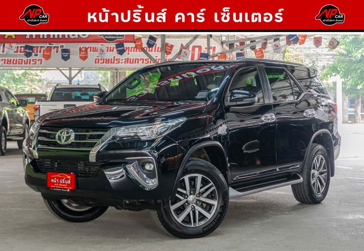 รถ Toyota Fortuner 2.4 V สี ดำ