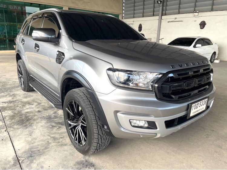 รถ Ford Everest 2.0 Titanium Plus สี เทา