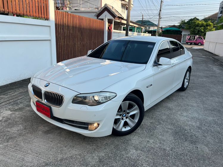 รถ BMW Series 5 520d สี ขาว