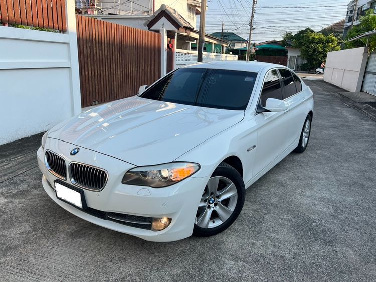BMW Series 5 2011 520d Sedan ดีเซล เกียร์อัตโนมัติ ขาว รูปที่ 4
