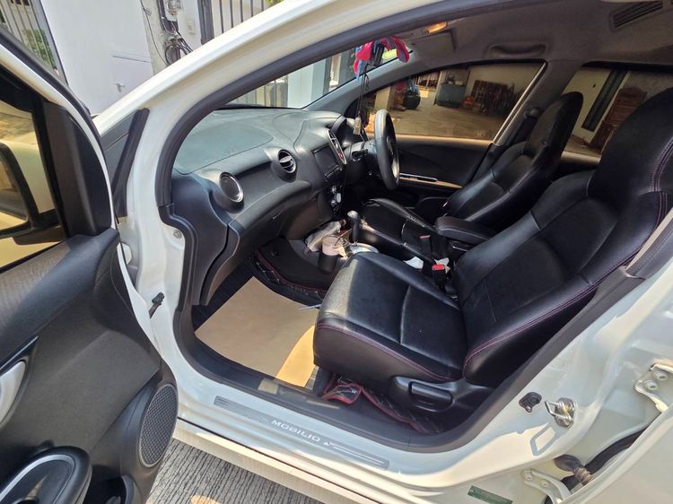 รถ Honda Mobilio 1.5 RS สี ขาว