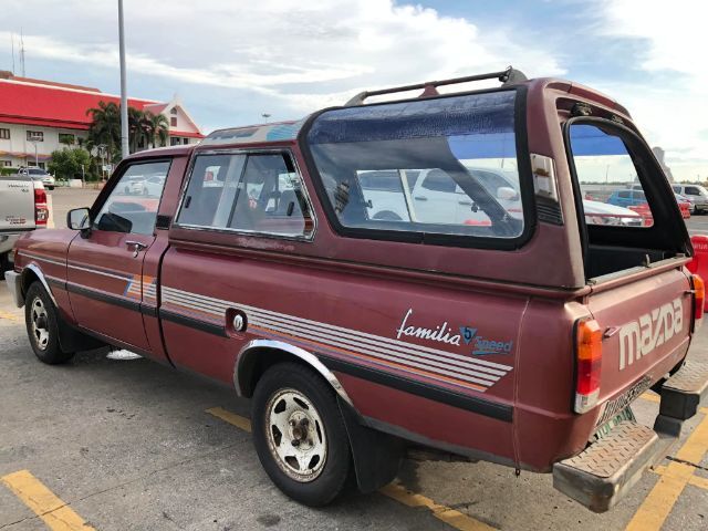รถ Mazda Familia 1.4 STD สี แดง