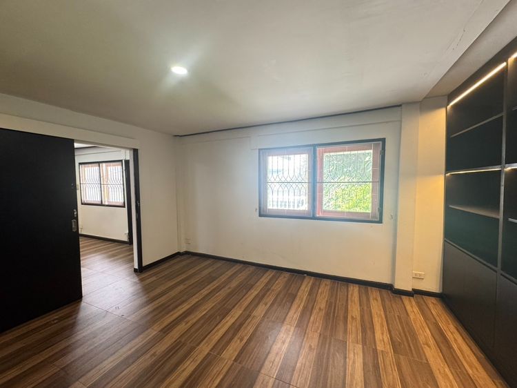 มีบางส่วน ขายบ้านเดี่ยว 2 ชั้น รีโนเวทใหม่ ซอย Airport Link หัวหมาก ติดคลอง บรรยากาศดี รูปที่ 3