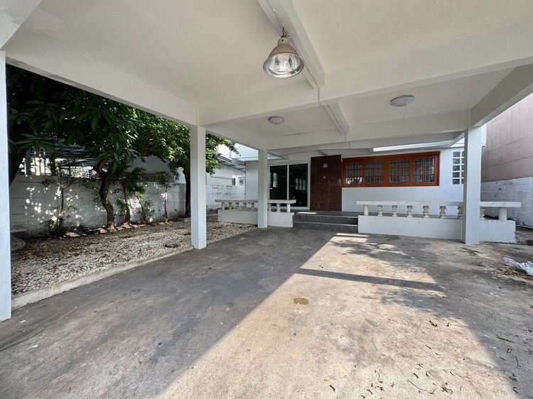 มีบางส่วน ขายบ้านเดี่ยว 2 ชั้น รีโนเวทใหม่ ซอย Airport Link หัวหมาก ติดคลอง บรรยากาศดี รูปที่ 2