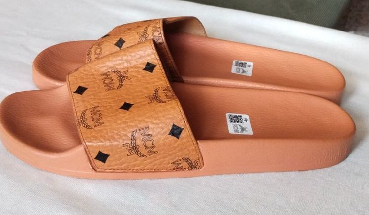 รองเท้าแตะ MCM รูปที่ 2