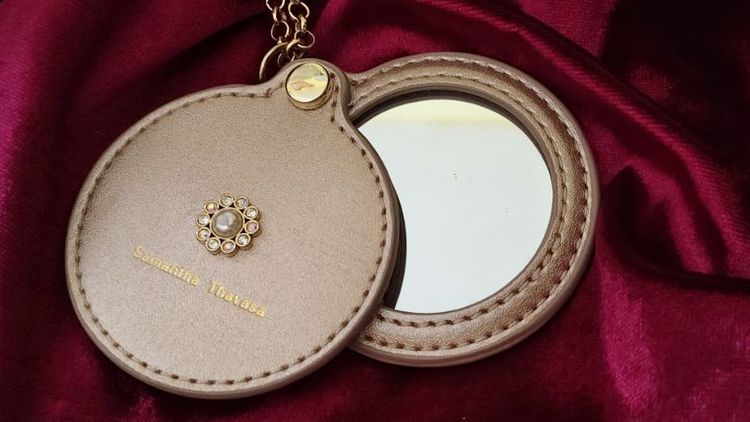 อื่นๆ พวงกุญแจ พวงกุญแจกระจกเงาแบบพกพา จากแบรนด์ Samantha Thavasa รุ่น Petit Choice 