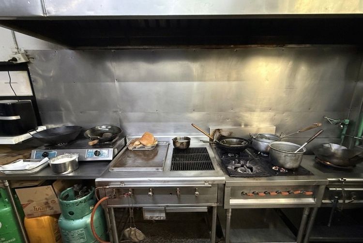 เซ้งด่วน ร้านอาหารทำเล 16 ปี ใต้คอนโดลุมพินี สะพานควาย ตรงข้าม Camping Ground รูปที่ 3