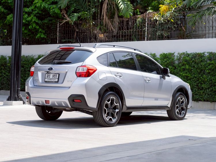 Subaru XV 2015 2.0 4WD Utility-car เบนซิน ไม่ติดแก๊ส เกียร์อัตโนมัติ เงิน รูปที่ 4
