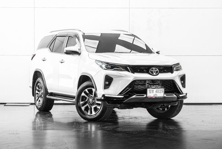 Toyota Fortuner 2023 2.4 Leader V Utility-car ดีเซล ไม่ติดแก๊ส เกียร์อัตโนมัติ ขาว รูปที่ 2