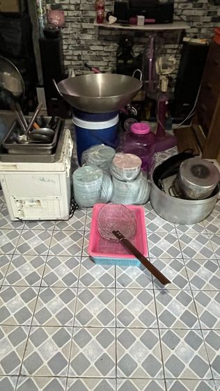 อุปกรณ์เครื่องครัวทำอาหาร ขายเหมาถูกๆอุปกรณ์ขายข้าวแกงพร้อมตุ็แช่่ฟิต  โต๊ะสแตนเลสสนใจติดต่อ  0952394551