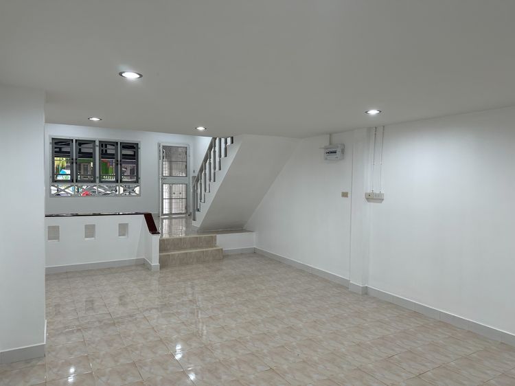 ไม่มี ทาวน์เฮาส์ ม.ศุภาวัฒน์ ปรับปรุงใหม่ ตรงข้ามตลาดพูนทรัพย์ ปทุมธานี รูปที่ 4