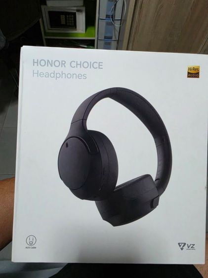 อื่นๆ หูฟังไร้สาย HONOR CHOICE Headphones พร้อมฟีเจอร์เด่นดังนี้ 

ได้รับรองมาตรฐานเสียงคุณภาพสูง Hi-Res Audio 

แบตเตอรี่ใช้งานได้ยาวนานสูงสุด 80 ชั่วโมง 

รองรับการเชื่อมต่อแบบไร้สาย Bluetooth 5.4 และการเชื่อมต่อแบบสาย AUX 



