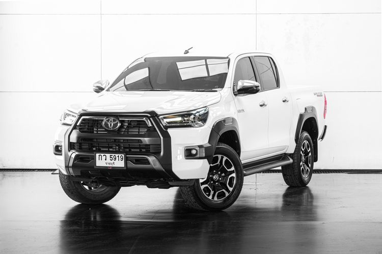 รถ Toyota Hilux Revo 2.4 Prerunner Mid สี ขาว